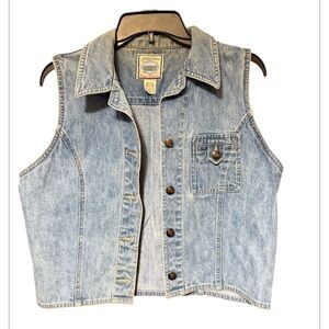 St. John’s Bay Denim Vest Sleeveless Button Front Light Wash size Medium